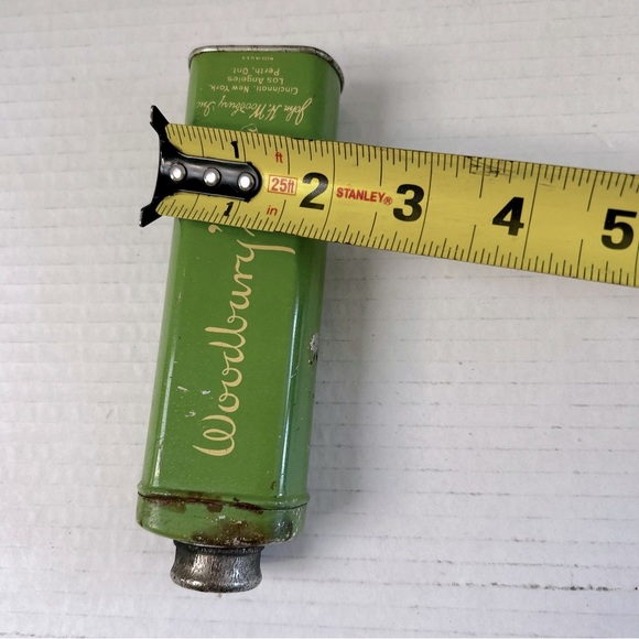 Vintage 1950s Woodbury's Talc Tin w/ Original Contents - Green Bathroom Decor - Picture 8 of 8